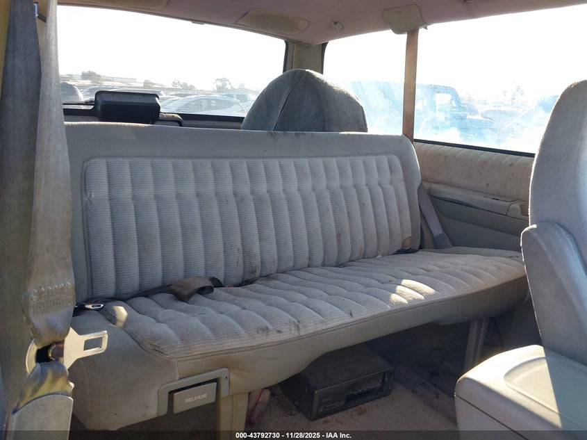 1994 GMC Yukon VIN: 1GKEK18K8RJ767828 Lot: 43792730