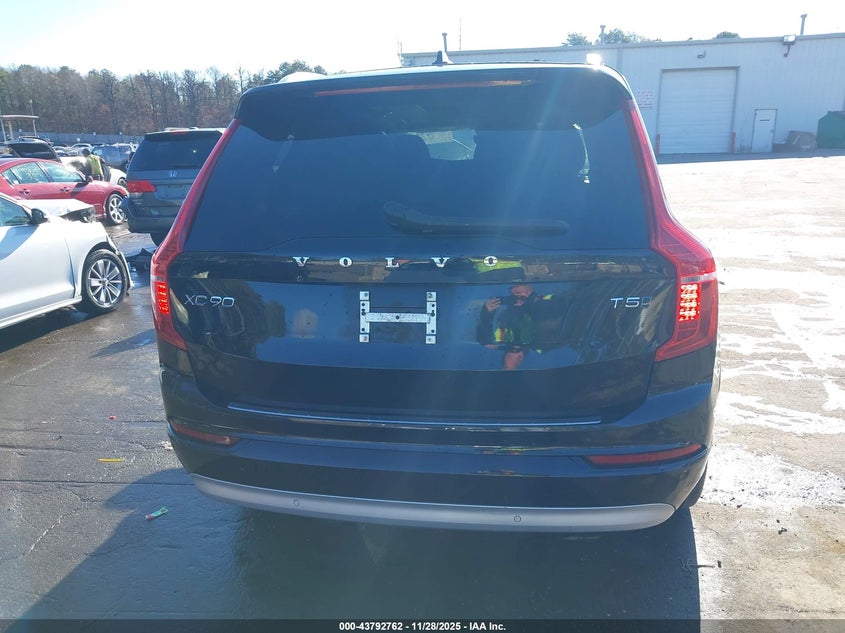 2022 Volvo Xc90 T5 Momentum 7 Passenger VIN: YV4102PK9N1868570 Lot: 43792762