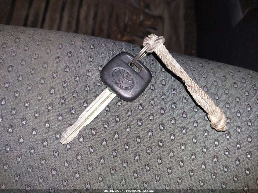 2008 Toyota Yaris VIN: JTDJT923585182414 Lot: 43792797