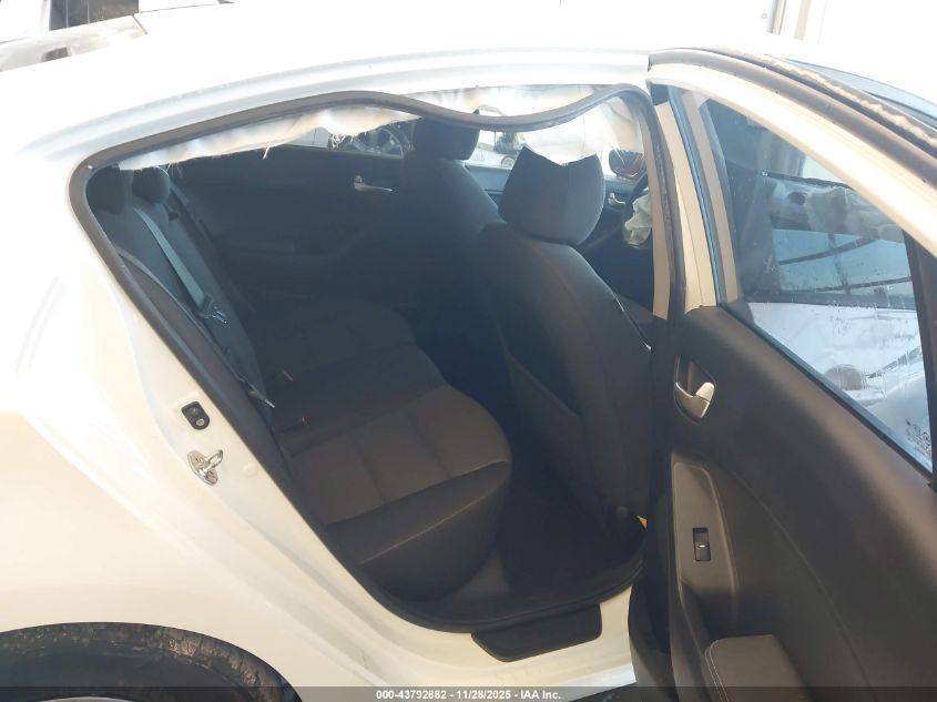 2018 Kia Forte Lx VIN: 3KPFL4A76JE268371 Lot: 43792882