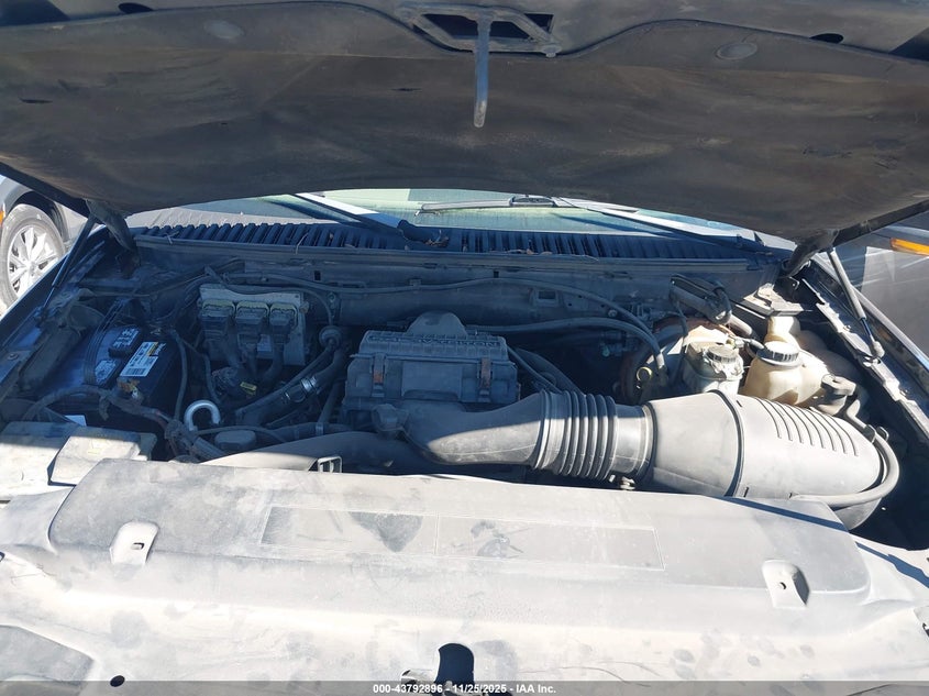 2005 Ford Expedition Eddie Bauer/King Ranch VIN: 1FMFU18585LA93890 Lot: 43792896