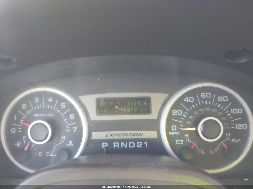2005 Ford Expedition Eddie Bauer/King Ranch VIN: 1FMFU18585LA93890 Lot: 43792896