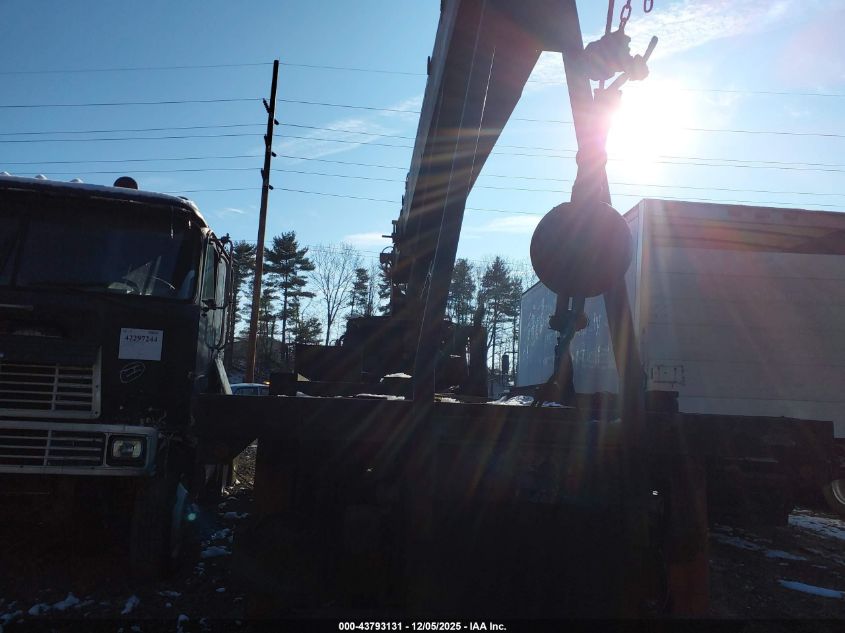 2001 Sterling Truck Lt 8500 VIN: 2FZHAWAK71AJ28487 Lot: 43793131