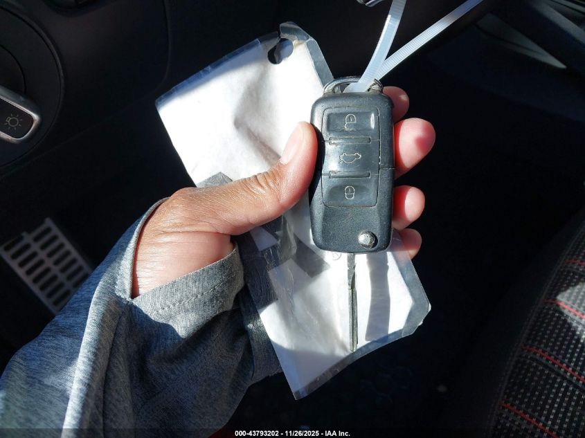 2006 Volkswagen Gti 2-Door VIN: WVWFV71K66W143738 Lot: 43793202