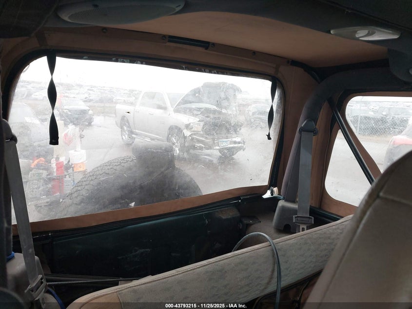 2000 Jeep Wrangler Se VIN: 1J4FA29P0YP797186 Lot: 43793215