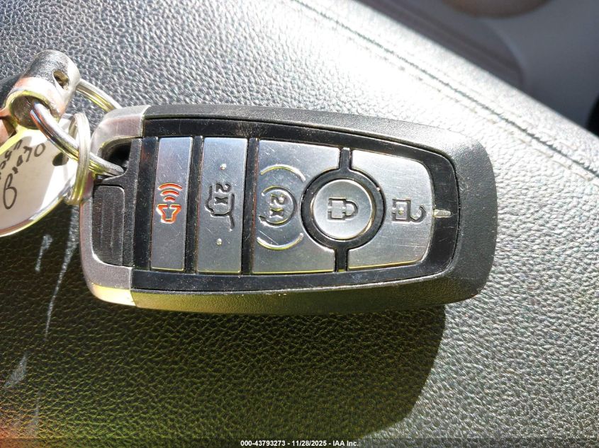 2020 Ford Escape Titanium VIN: 1FMCU9J94LUA99000 Lot: 43793273