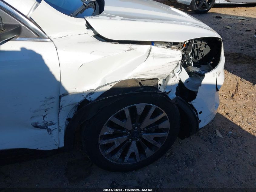 2020 Ford Escape Titanium VIN: 1FMCU9J94LUA99000 Lot: 43793273