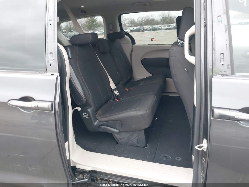 2018 Chrysler Pacifica Touring Plus VIN: 2C4RC1FG8JR122959 Lot: 43793400