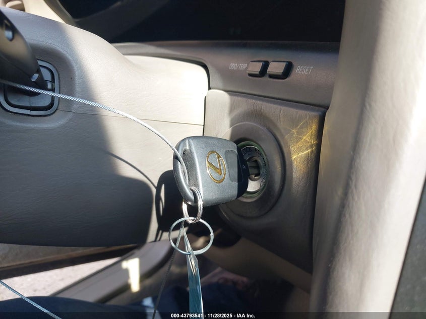 2000 Lexus Ls 400 VIN: JT8BH28FXY0179731 Lot: 43793541