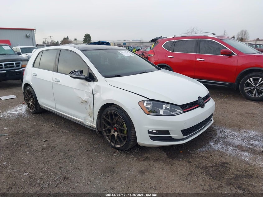 VOLKSWAGEN GOLF TSI SE 4-DOOR