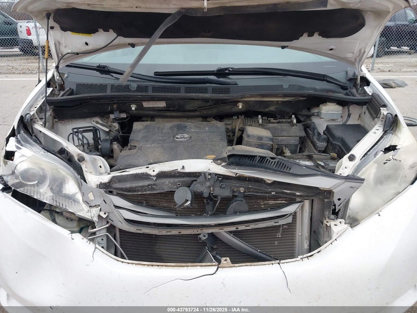 2013 Toyota Sienna Xle V6 8 Passenger VIN: 5TDYK3DC4DS324705 Lot: 43793724