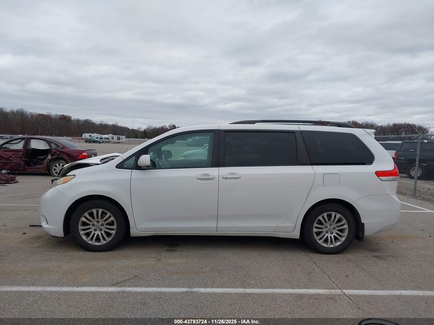 2013 Toyota Sienna Xle V6 8 Passenger VIN: 5TDYK3DC4DS324705 Lot: 43793724