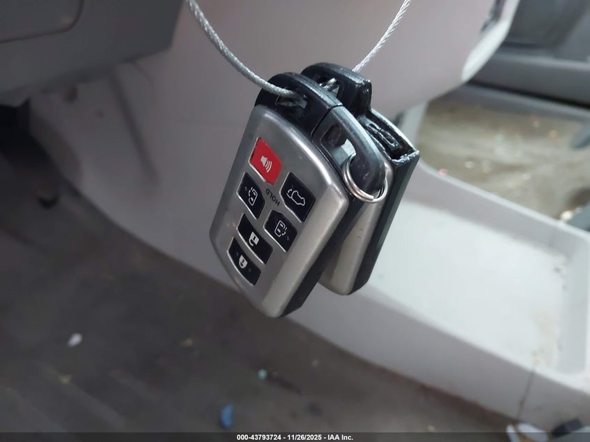 2013 Toyota Sienna Xle V6 8 Passenger VIN: 5TDYK3DC4DS324705 Lot: 43793724