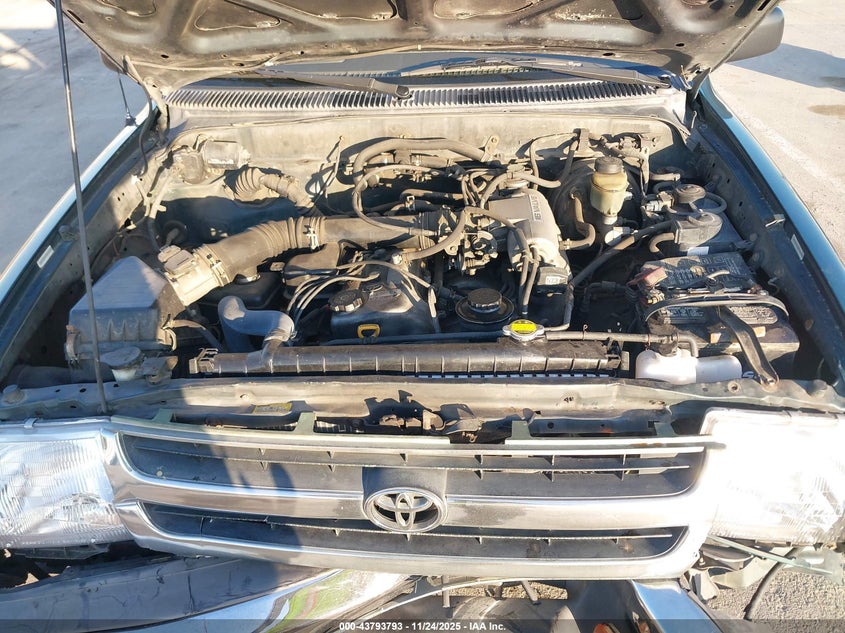 1998 Toyota Tacoma VIN: 4TAVL52N4WZ020562 Lot: 43793793