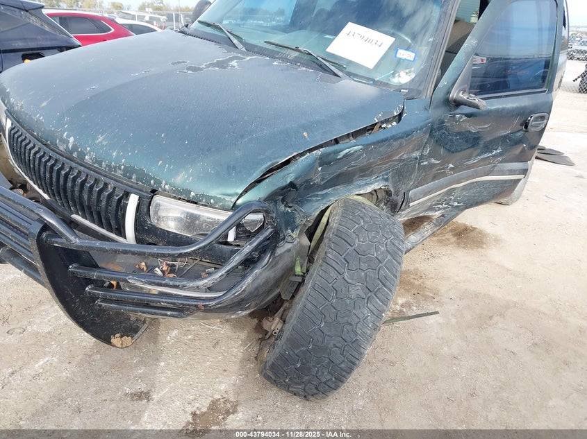 2001 Chevrolet Tahoe Ls VIN: 1GNEK13T01R227463 Lot: 43794034