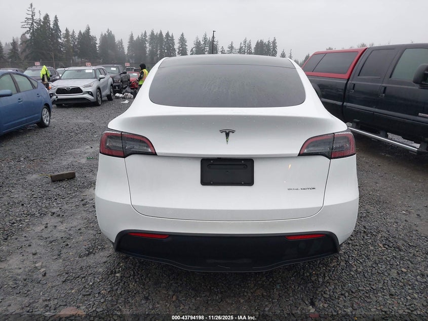 2023 Tesla Model Y Awd/Long Range Dual Motor All-Wheel Drive VIN: 7SAYGDEE7PF684988 Lot: 43794198