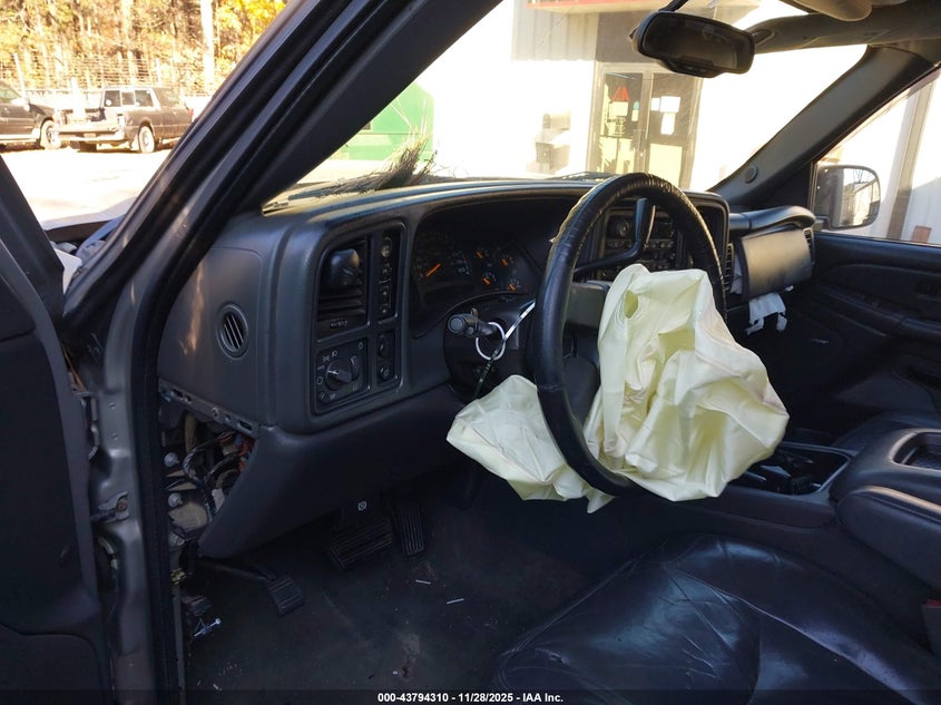 2005 Chevrolet Silverado 1500 Z71 VIN: 2GCEK13T551119332 Lot: 43794310