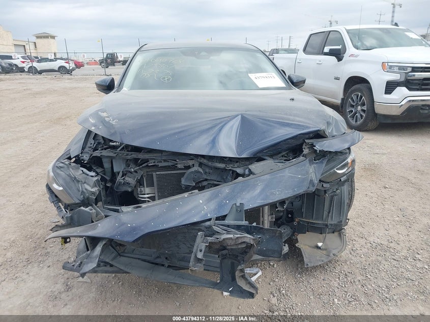 2020 Mazda Mazda3 Select Package VIN: JM1BPACLXL1175807 Lot: 43794312