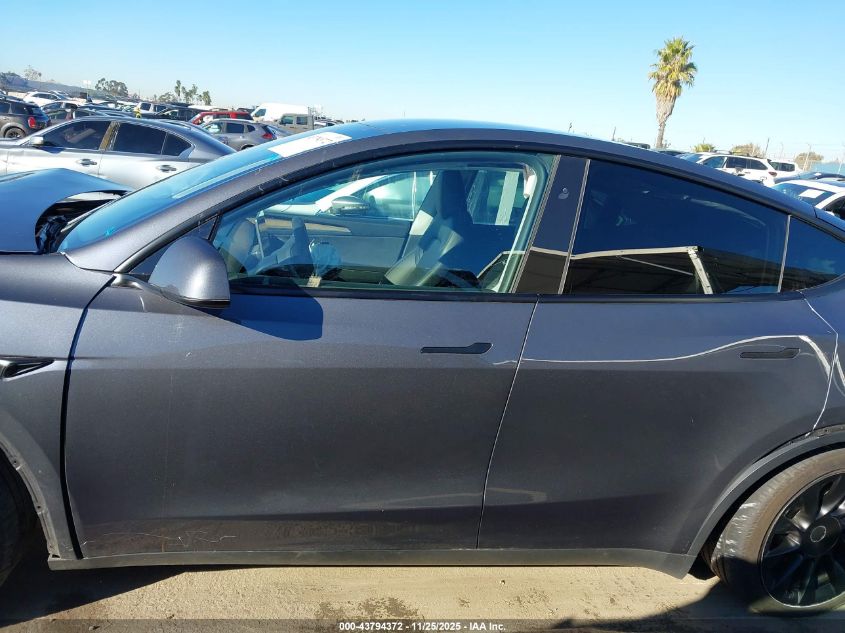 2024 Tesla Model Y Long Range Dual Motor All-Wheel Drive VIN: 7SAYGDEE7RA215514 Lot: 43794372