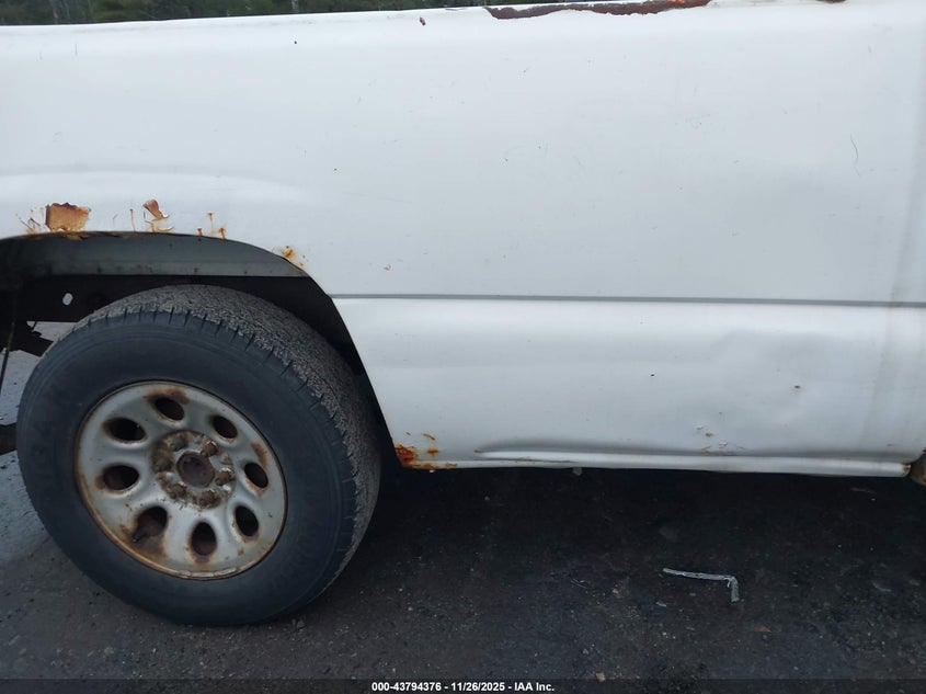 2005 Chevrolet Silverado 1500 Work Truck VIN: 1GCEC14X15Z288558 Lot: 43794376