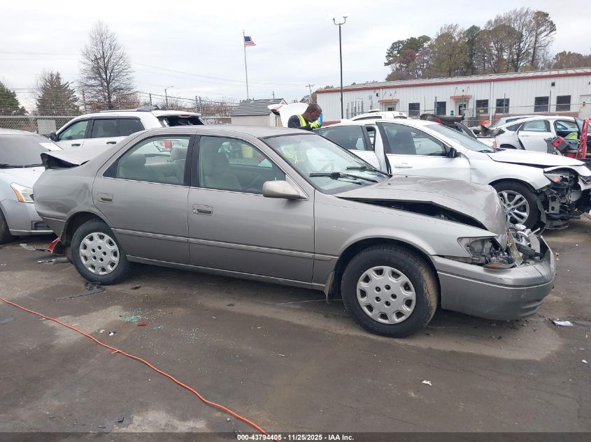 1999 Toyota Camry Le VIN: 4T1BG22KXXU477614 Lot: 43794405