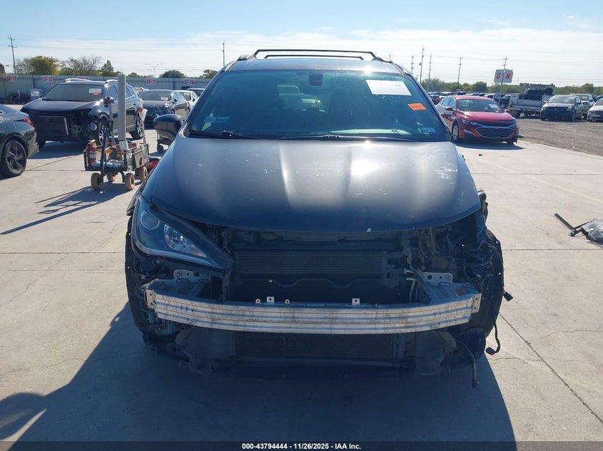 2018 Chrysler Pacifica Touring Plus VIN: 2C4RC1FG5JR263312 Lot: 43794444