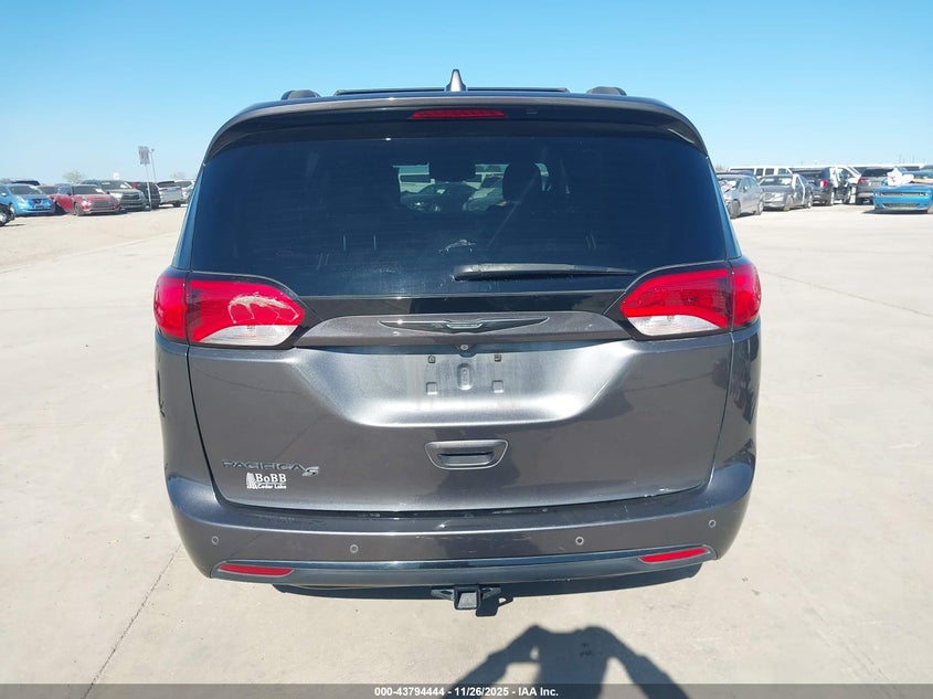 2018 Chrysler Pacifica Touring Plus VIN: 2C4RC1FG5JR263312 Lot: 43794444