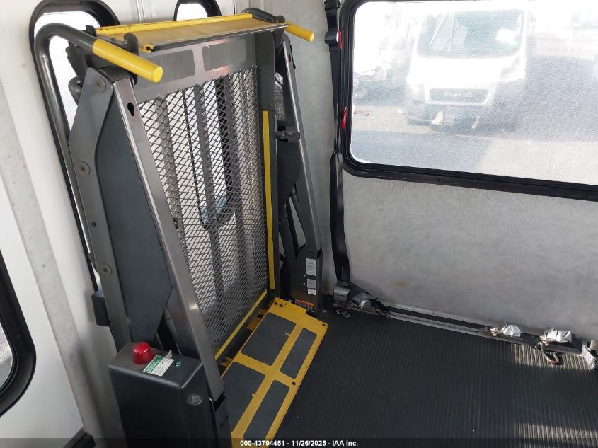 2007 Ford E-350 Cutaway VIN: 1FDWE35L77DB32560 Lot: 43794451