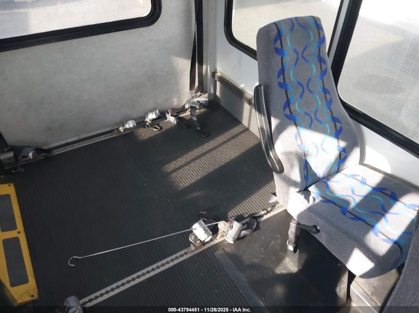 2007 Ford E-350 Cutaway VIN: 1FDWE35L77DB32560 Lot: 43794451