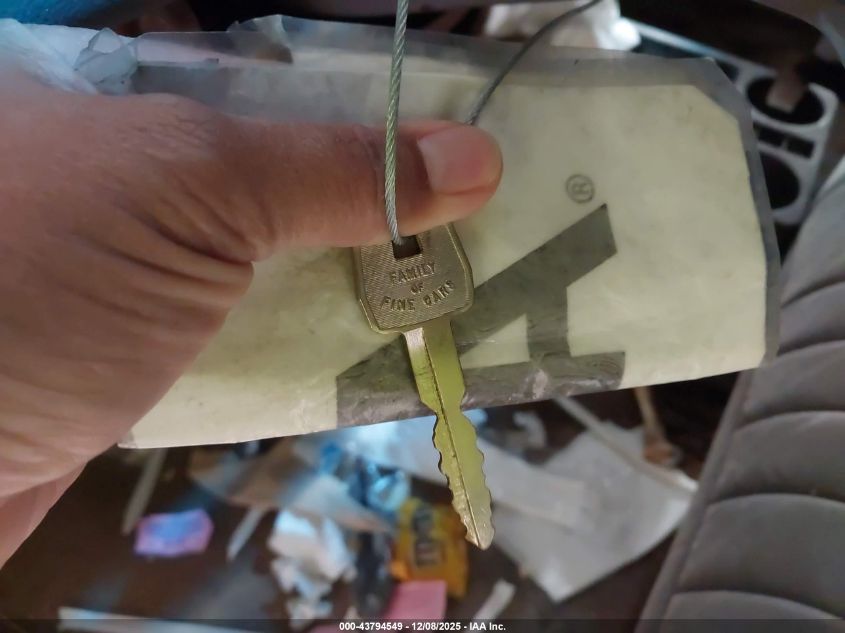 1993 Lincoln Town Car Executive VIN: 1LNLM81W8PY626163 Lot: 43794549