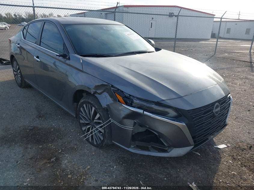 NISSAN ALTIMA SV FWD