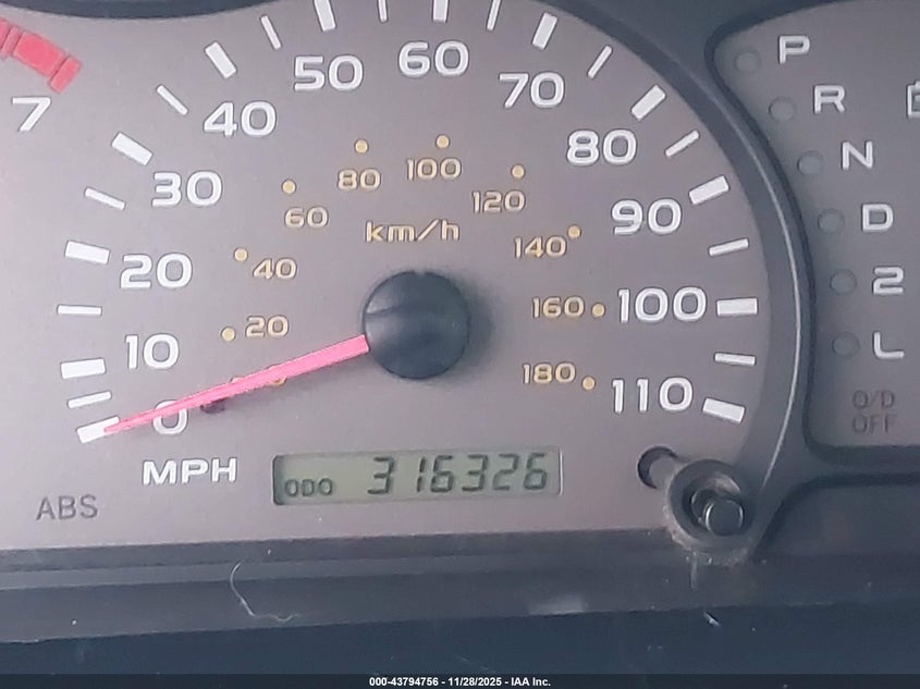 2003 Toyota Sequoia Sr5 V8 VIN: 5TDBT44A43S174665 Lot: 43794756