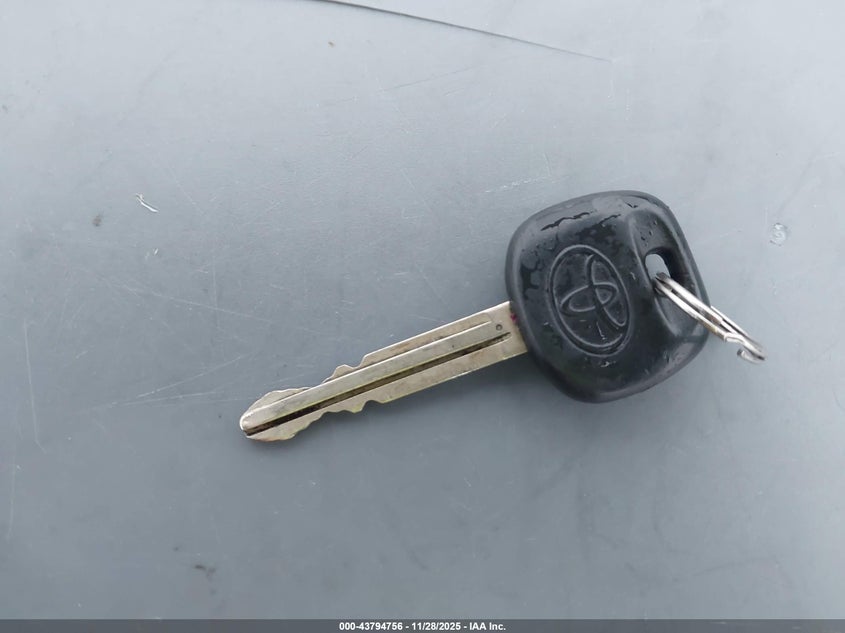 2003 Toyota Sequoia Sr5 V8 VIN: 5TDBT44A43S174665 Lot: 43794756