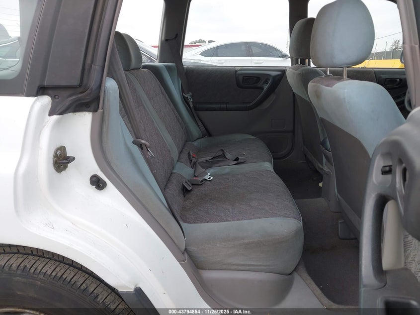 2000 Subaru Forester L VIN: JF1SF635XYG727012 Lot: 43794854