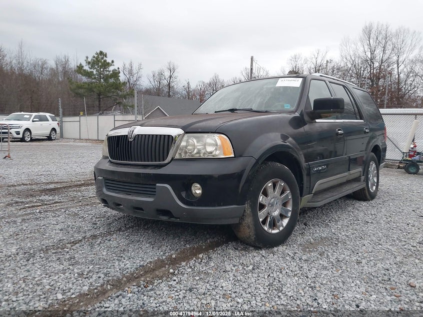 5LMFU28R04LJ05230 2004 LINCOLN NAVIGATOR photo no. 2
