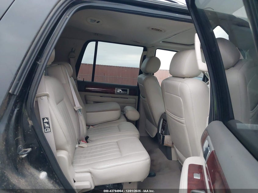 5LMFU28R04LJ05230 2004 LINCOLN NAVIGATOR photo no. 8