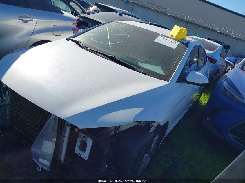 5NPD84LF0HH020555 2017 HYUNDAI ELANTRA photo no. 2