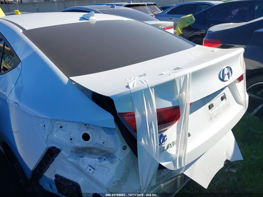5NPD84LF0HH020555 2017 HYUNDAI ELANTRA photo no. 3