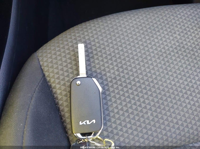 2022 Kia Soul Lx VIN: KNDJ23AUXN7837967 Lot: 43795195