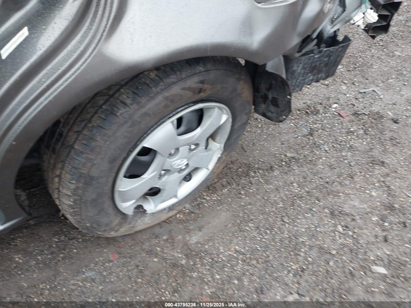 2002 Hyundai Accent Gl VIN: KMHCG45C62U312947 Lot: 43795236