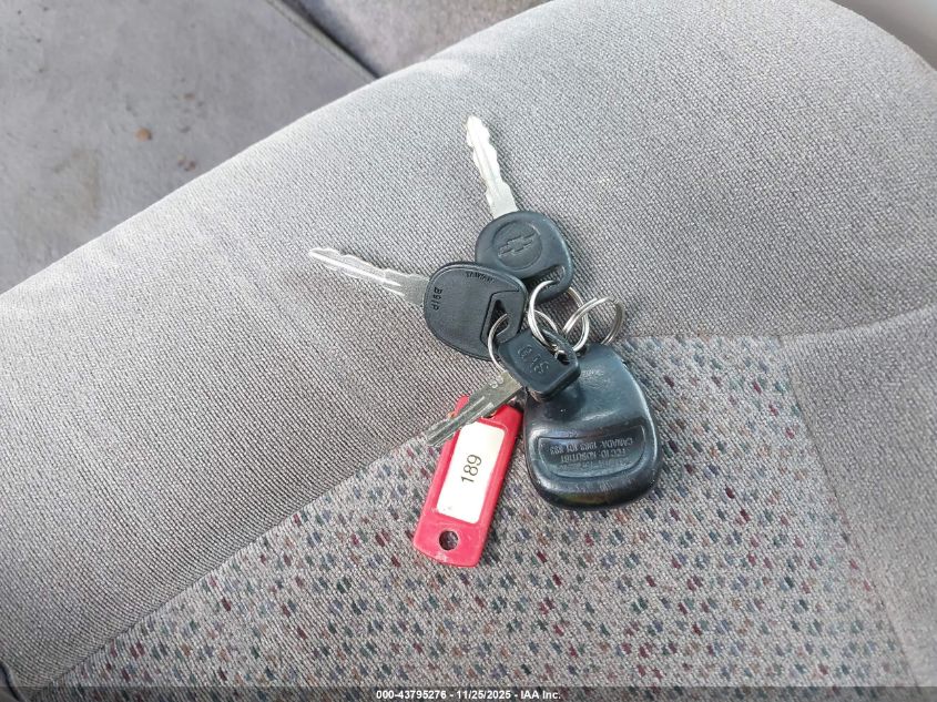 2000 Chevrolet Suburban 1500 Ls VIN: 3GNEC16T7YG189958 Lot: 43795276