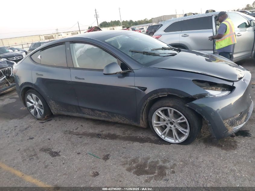 2023 Tesla Model Y Awd/Long Range Dual Motor All-Wheel Drive VIN: 7SAYGDEEXPA190752 Lot: 43795351