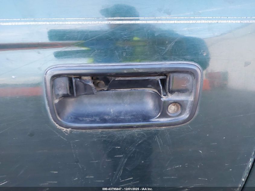 2001 Toyota Tacoma Base V6 VIN: 5TEWN72N01Z831836 Lot: 43795447