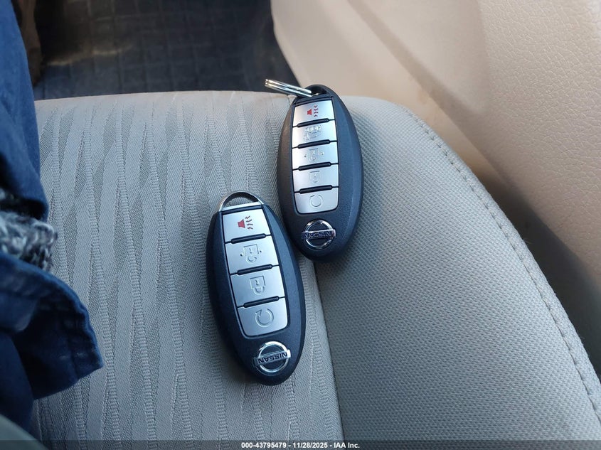 2017 Nissan Rogue Sv VIN: 5N1AT2MV2HC735825 Lot: 43795479