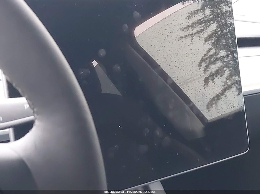 2022 Tesla Model Y Long Range Dual Motor All-Wheel Drive VIN: 7SAYGAEE1NF556192 Lot: 43795503