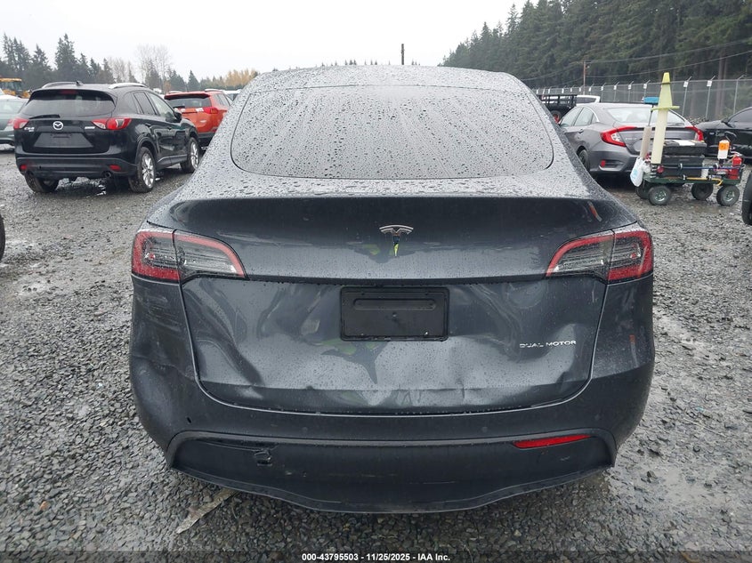 2022 Tesla Model Y Long Range Dual Motor All-Wheel Drive VIN: 7SAYGAEE1NF556192 Lot: 43795503