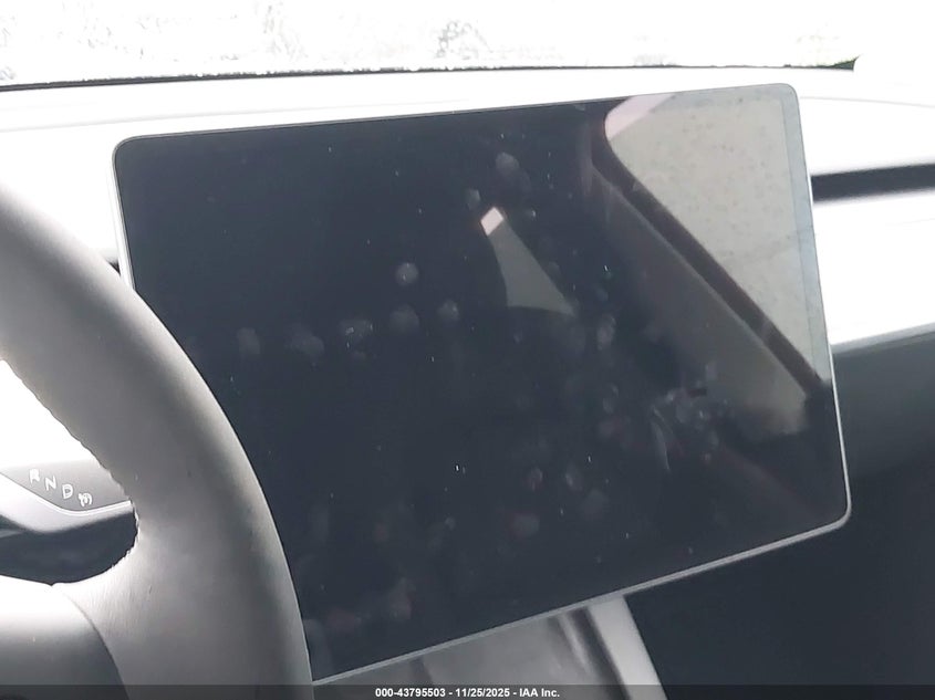 2022 Tesla Model Y Long Range Dual Motor All-Wheel Drive VIN: 7SAYGAEE1NF556192 Lot: 43795503