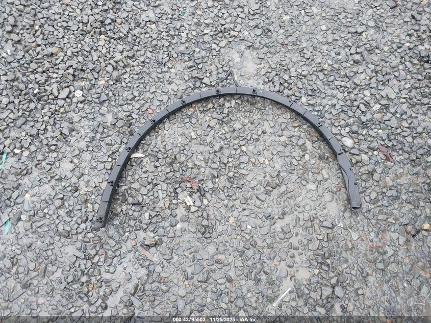 2022 Tesla Model Y Long Range Dual Motor All-Wheel Drive VIN: 7SAYGAEE1NF556192 Lot: 43795503