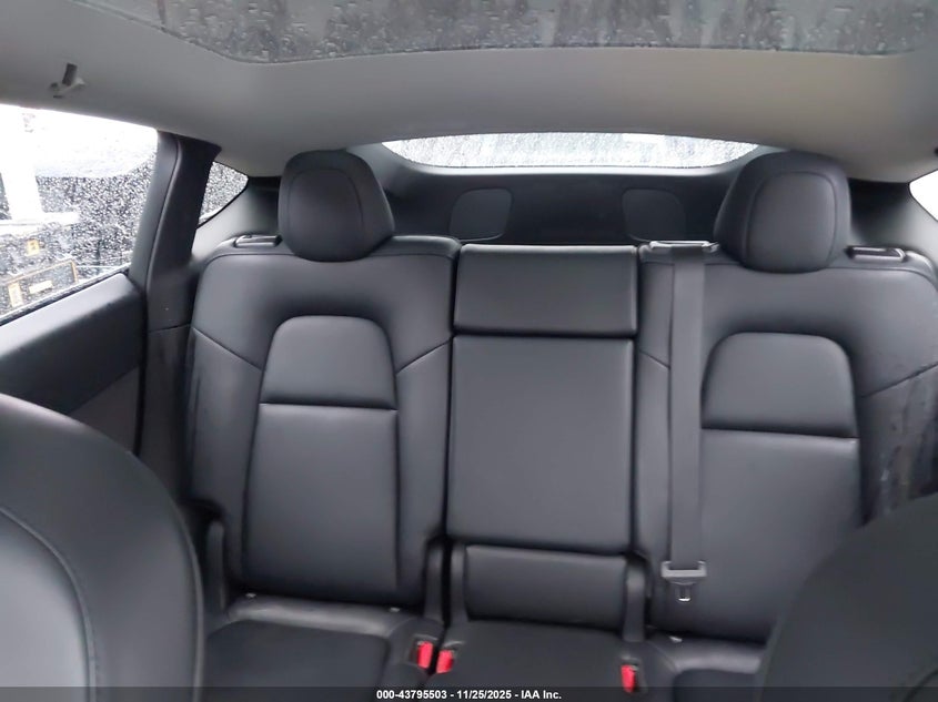 2022 Tesla Model Y Long Range Dual Motor All-Wheel Drive VIN: 7SAYGAEE1NF556192 Lot: 43795503