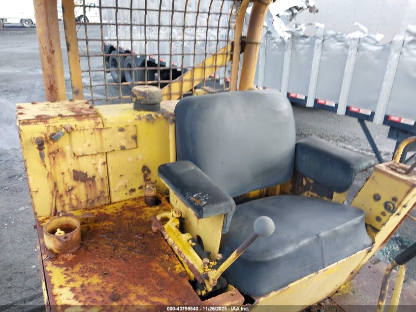 1900 International Td-15 VIN: TD15BP7432 Lot: 43795540